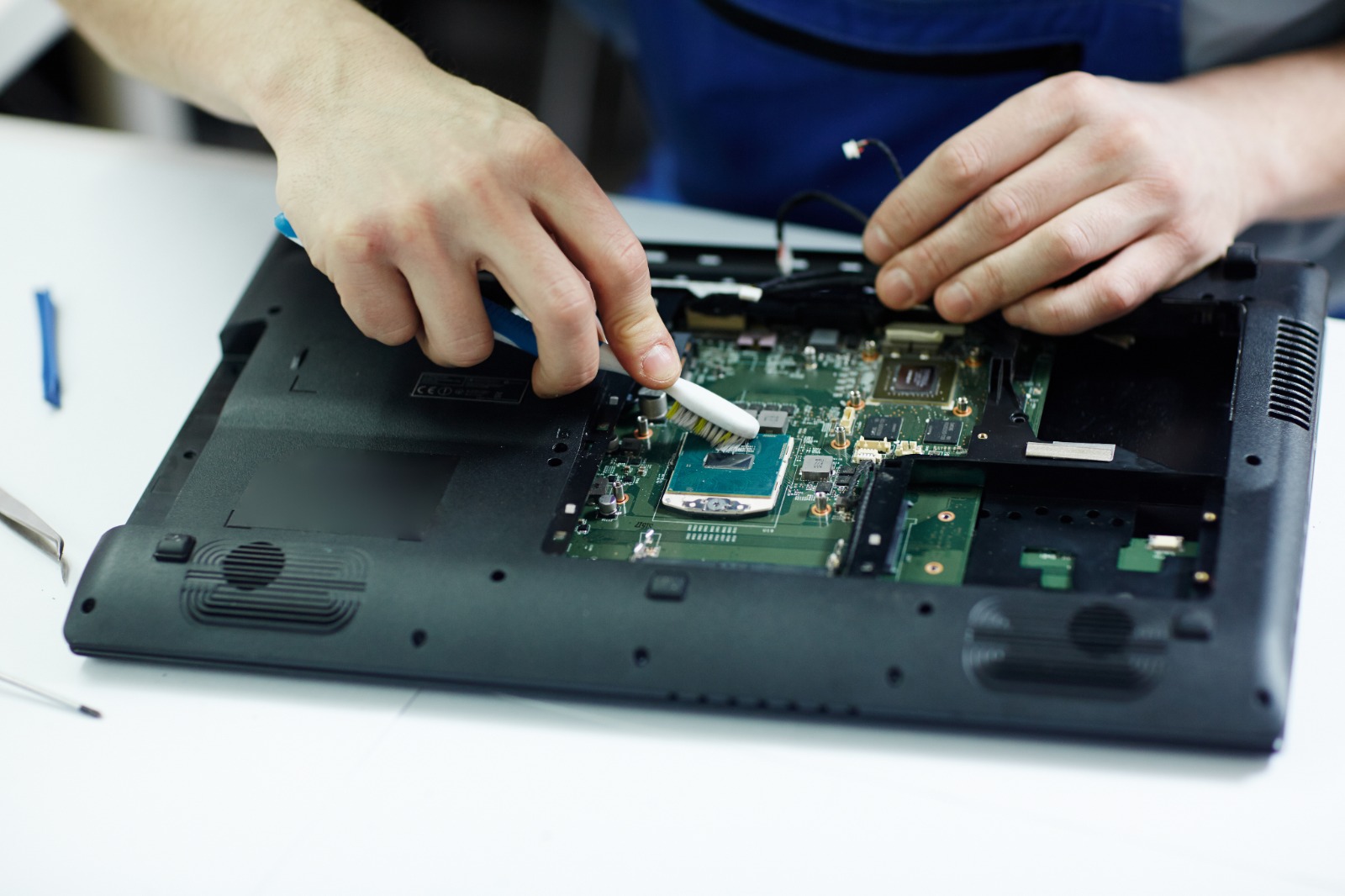 professional repairing a damaged laptop in Dubai
